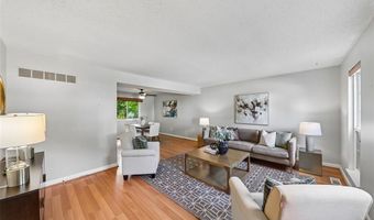 800 Eaglebrooke Dr, Ballwin, MO 63021