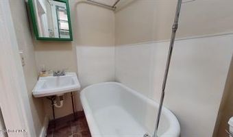 566 Park Ave 1, Albany, NY 12208