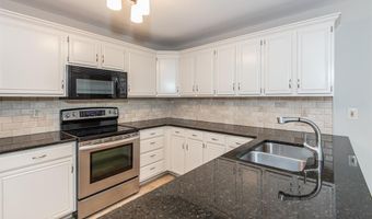 925 Westrun Dr, Ballwin, MO 63021