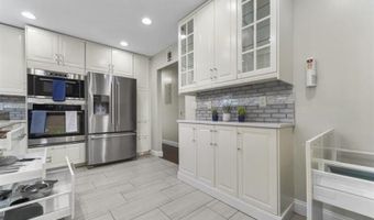 96 W 8th St, Bayonne, NJ 07002
