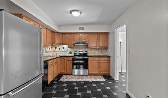 404 Applestone Dr, Ballwin, MO 63021