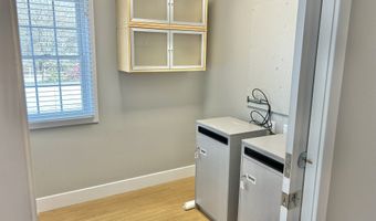 33 Dale Rd, Avon, CT 06001