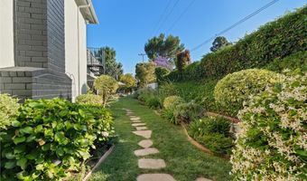 2136 W Gaucho Dr, Rancho Palos Verdes, CA 90275