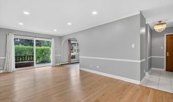 2616 N Windsor Dr 102, Arlington Heights, IL 60004