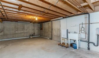 4 Scenery Ln, Johnston, RI 02919
