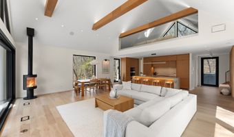 111 E Neptune Ave, Beverly Shores, IN 46301