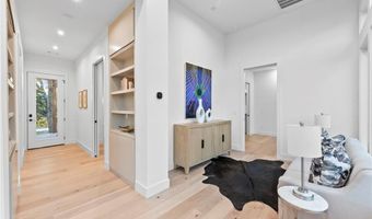 609 SW 4th St, Bentonville, AR 72712