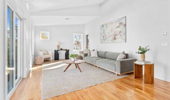 91 Houston Ave, Newport, RI 02840