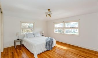 22 Whitewood Dr, Cranston, RI 02920