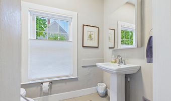 1059 Washington St, Bath, ME 04530