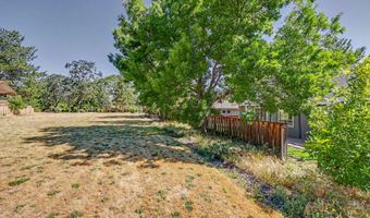 935 Cypress Point Loop, Ashland, OR 97520