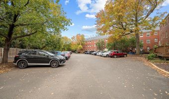 1403 E ABINGDON Dr 6, Alexandria, VA 22314