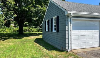 40 Aaron Ave Ave, Bristol, RI 02809