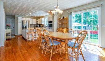 33 Oak Hill Dr, Johnston, RI 02919