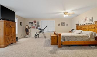 15811 Jedberg Ln, Ballwin, MO 63021
