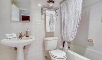 4141 N HENDERSON Rd 322, Arlington, VA 22203