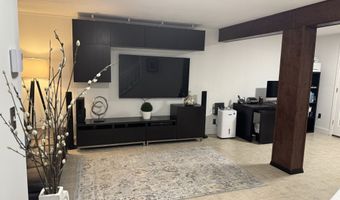 8 Scuppo Rd APT 13, Danbury, CT 06811