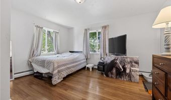16 Courtway St, Narragansett, RI 02882