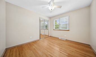 2115 E EUCLID Ave, Arlington Heights, IL 60004