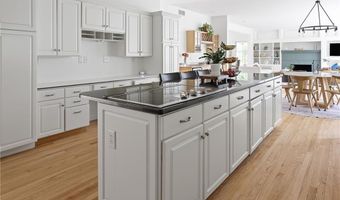 125 Fernwood Dr, East Greenwich, RI 02818