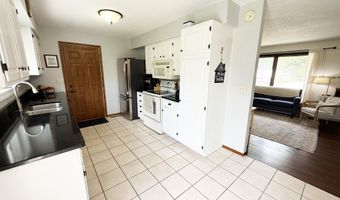 1222 Apollo Ave, Aberdeen, SD 57401