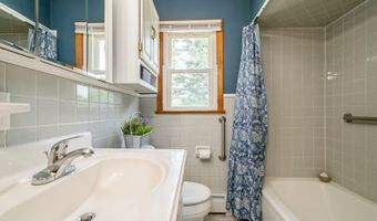 10 Springdale Gardens Rd, Andover, NJ 07821