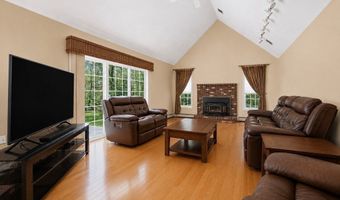 226 Tower Hill Rd, Cumberland, RI 02864