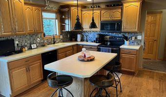 1109 Clover Ct, Aberdeen, SD 57401