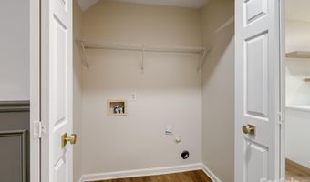 3813 Brookchase Ln, Charlotte, NC 28205