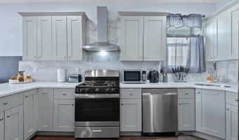 84 W 3rd St, Bayonne, NJ 07002
