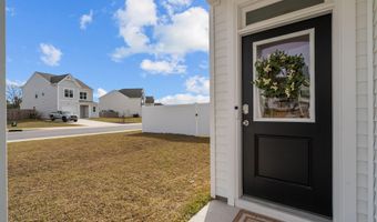 51 Walkabout Dr, Aberdeen, NC 28315