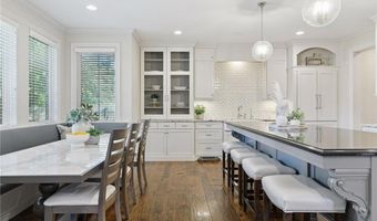 132 Interlachen Rd, Hopkins, MN 55343