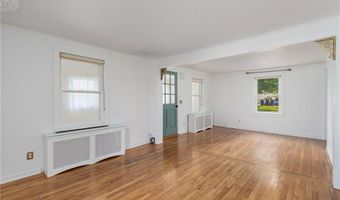 37 Reservoir Rd, Middletown, RI 02842
