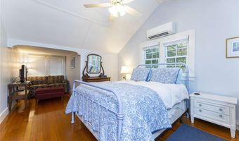 135 Longfellow Rd, Jamestown, RI 02835