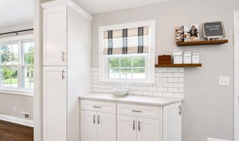 469 East Rd, Belford, NJ 07718