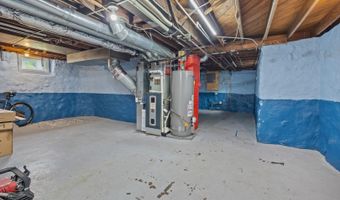 27 Center St, Algonquin, IL 60102