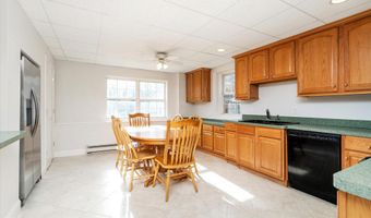 24 CLEARWATER Dr, Allentown, NJ 08501