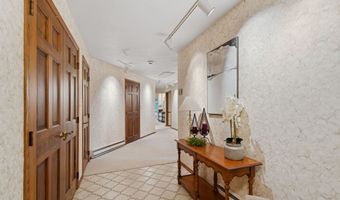 2213 SUNRISE Dr, Appleton, WI 54914