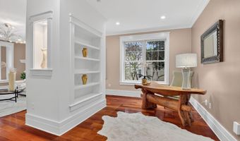 9715 SINGLETON Dr, Bethesda, MD 20817