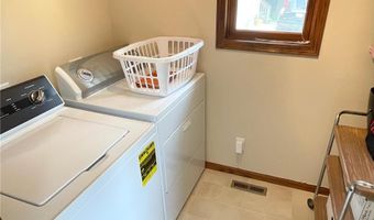 711 8th Ave NW, Austin, MN 55912