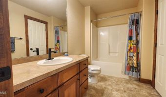 518 Medora Ave, Bismarck, ND 58503