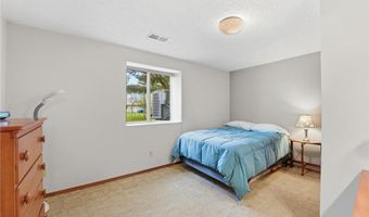5856 139th St W, Apple Valley, MN 55124