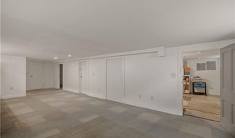 30 Boulevard, Middletown, RI 02842