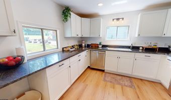608 COLLEGE St, Barrackville, WV 26559