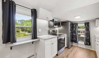 21 Arlington Rd, Coventry, CT 06238
