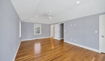 52 Clubhouse Dr, Bourne, MA 02532