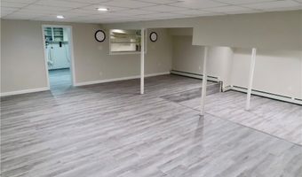 5 Susan Cir, Johnston, RI 02919