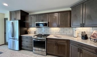 758 Drumlin Dr, Kewaskum, WI 53040