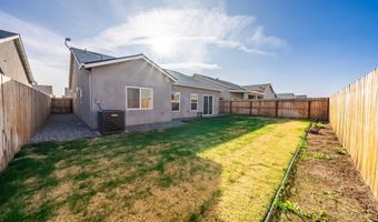 13722 Larkspur Way, Armona, CA 93202