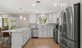 486 Ironwood Dr, Ballwin, MO 63011